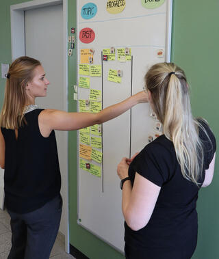 Anja und Scrum Master Lisa
