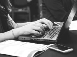 Vom Werkstudenten zum Vollzeitentwickler: Majids Weg bei empiriecom